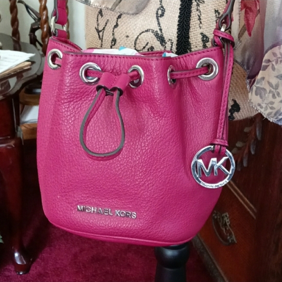 Michael Kors Handbags - 🌺MK Raspberry Cross Body Bag